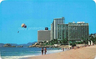 Acapulco Guerrero Mexico La Playa fronte a la zona de los lujosos hotels