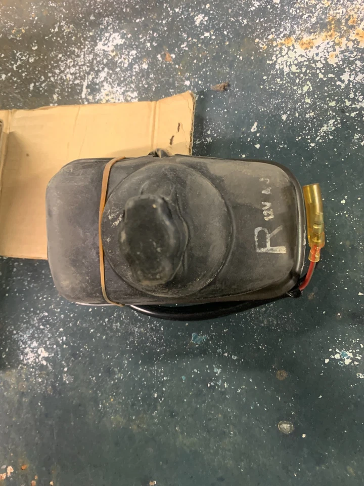 Новый из старых запасов задний габаритный фонарь для Mazda RX2 285066500 - Изображение 3 из 3