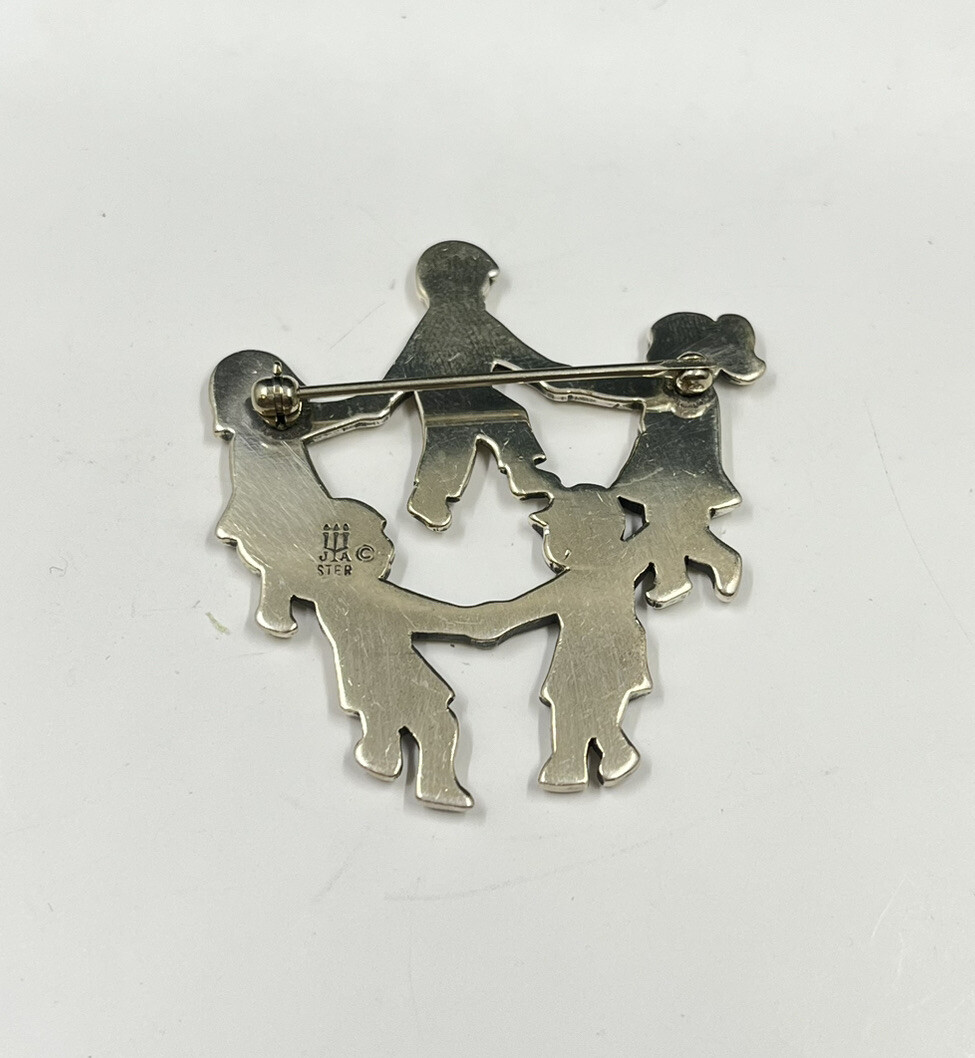 James Avery children ring around the rosie circle han… Gem