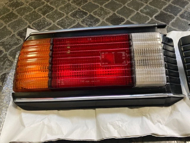 Conjunto de lanternas traseiras de louro Nissan Datsun C231 C230 200L 240L - Imagem 3 de 4