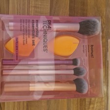 Real Techniques Makeup Brush Set Everyday Essentials + Makeup Sponge Kit (c)