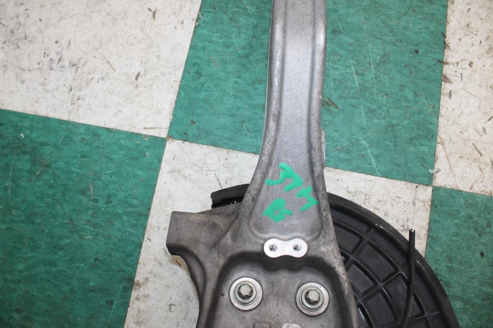 Maserati Ghibli 2014-2017 Front Right Steering knuckle