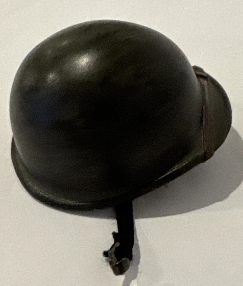 Casco GI Joe escala 1/6 Segunda Guerra Mundial Ejército de EE. UU. M1 Ultimate Soldier plástico con correas Foto 4 de 4