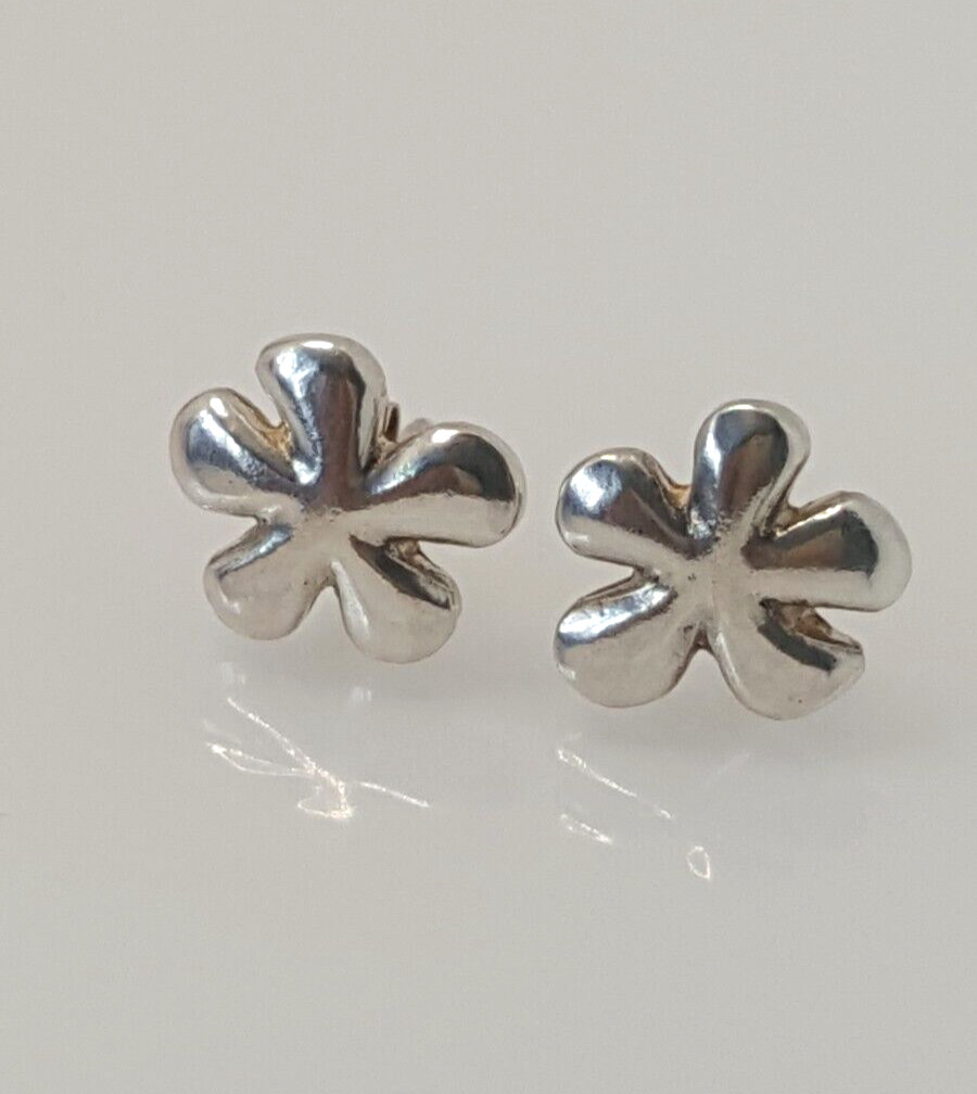 Gorgeous Solid Sparkling Flower Shape Stud Earrin… - image 8