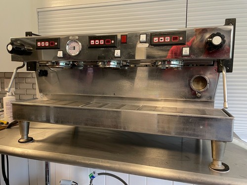 FRESHLY SERVICED LA MARZOCCO LINEA 3AV 