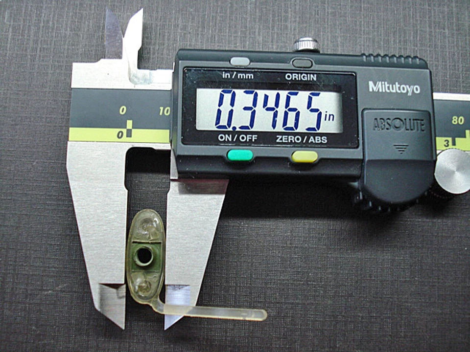 2 piezas 1967-1972 Oldsmobile puerta camión pico vinilo superior moldura clips tornillos NORS Foto 4 de 4