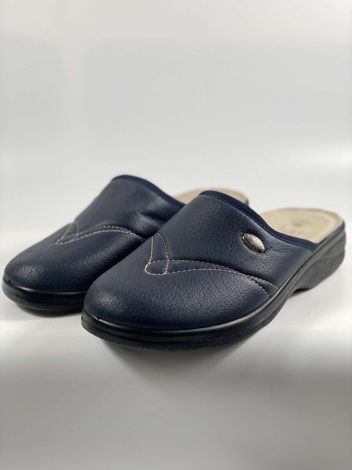 Zapatillas de mujer Sanital talla 42 zuecos muy buenas caja 44