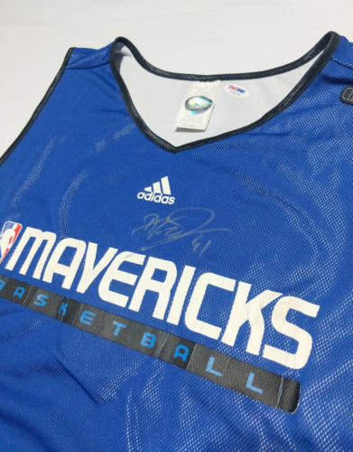Dirk Nowitzki Signed Jersey PSA DNA Dallas Mavericks Practice Game Used NBA RARE - Picture 1 of 6