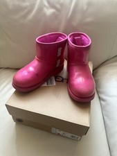 UGG Australia Big Kids Girl Classic Clear Mini II Boot, Pink, size 3