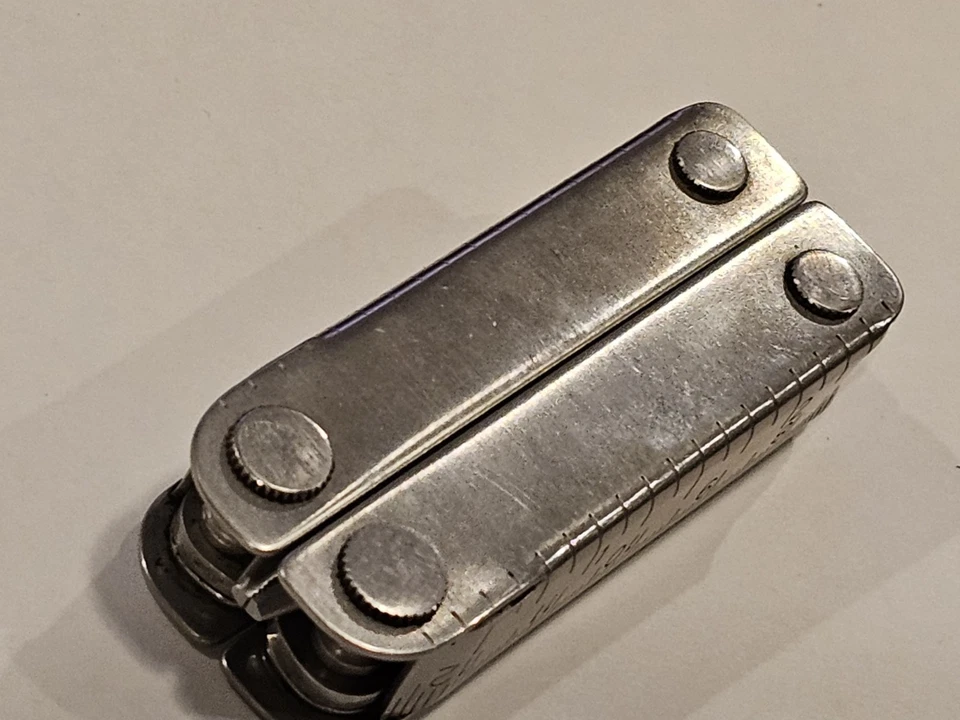 Mini herramienta Leatherman - Primera producción - En blanco ambos lados - EXTREMADAMENTE RARA Foto 4 de 4