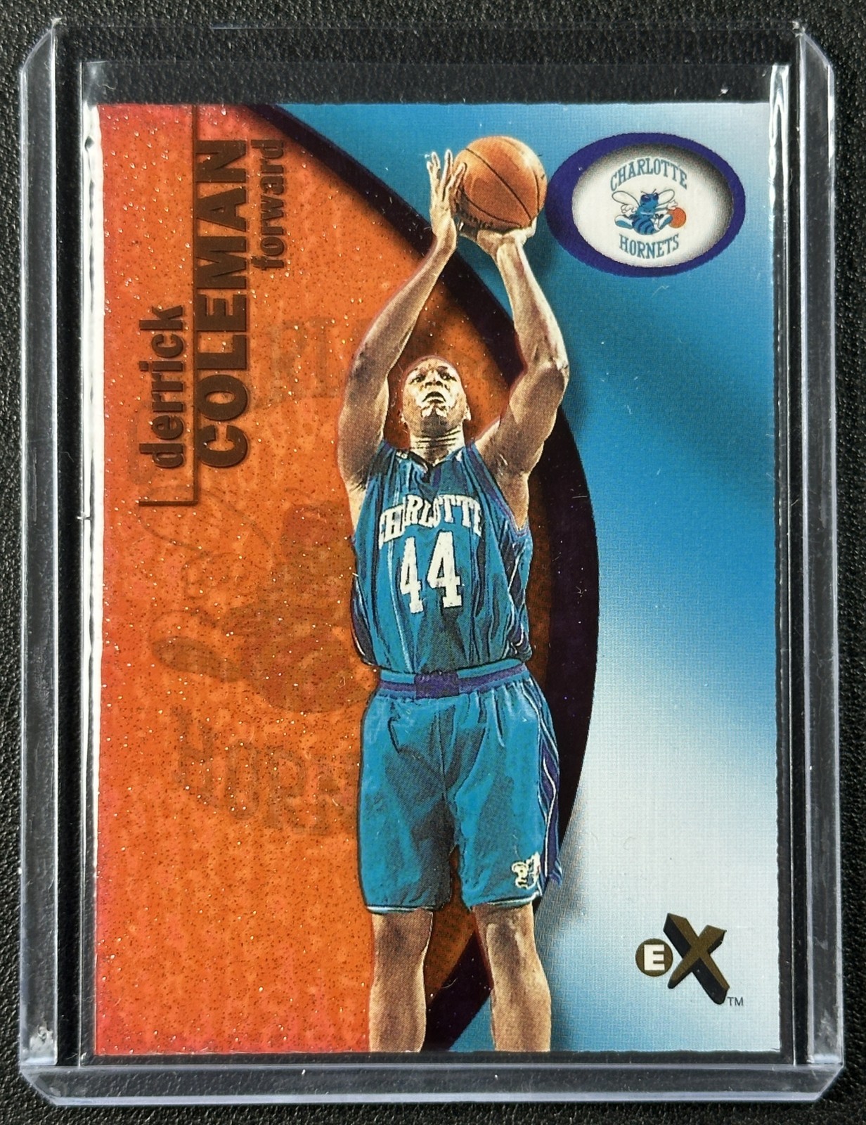 DERRICK COLEMAN 2000-01 FLEER E-X #9 ESSENTIAL CREDENTIALS 028/201 HORNETS