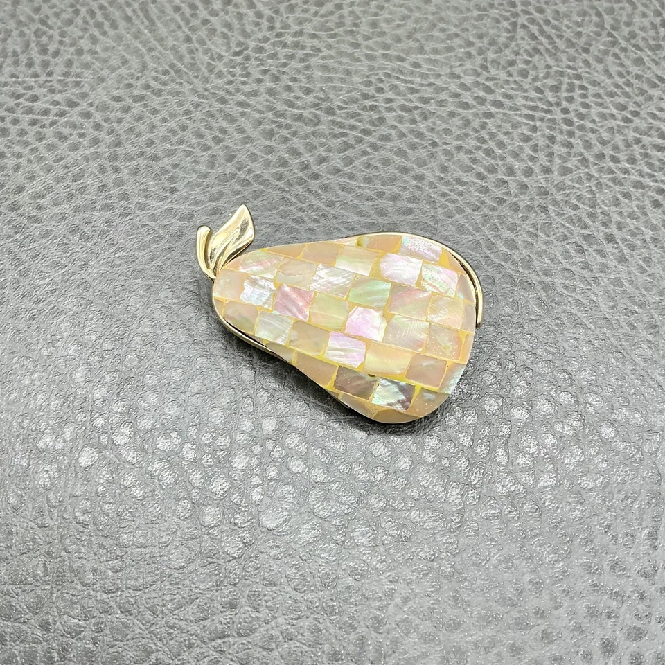 Broche de pera con incrustaciones de madreperla Liz Claiborne tono dorado prendedor iridiscente 1,75" Foto 2 de 4