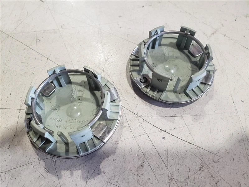 Maserati Quattroporte 2006 - Juego de 2 tapas centrales de rueda - OEM Foto 2 de 4