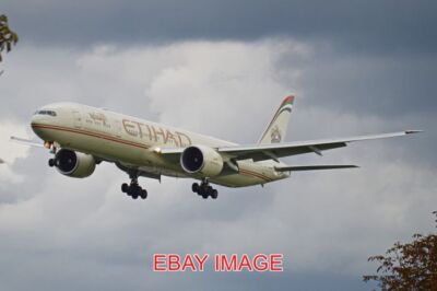FOTO FLUGZEUG BOEING 777-3FXER 'A6-ETK' ETIHAD ANKUNFT AUF FLUG ETD019 AB