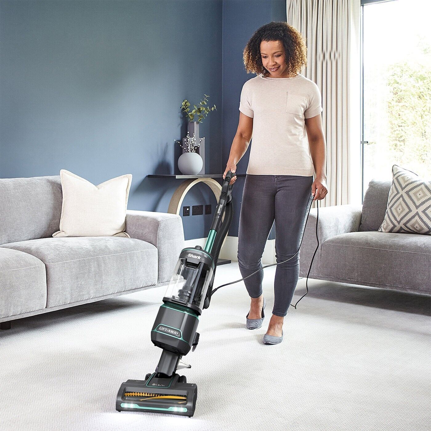 Shark Corded Upright Vacuum, AntiHair Wrap [NZ690UK] LiftAway