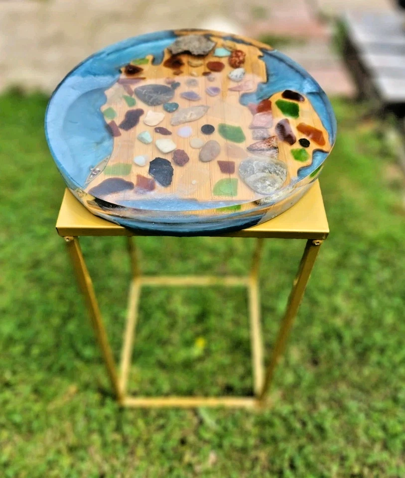 Mesa artesanal de resina y madera, Michigan Foto 2 de 4