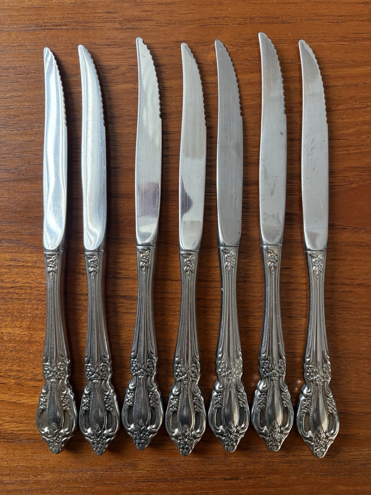7pc Vintage Oneida Raphael Stainless Serrated Steak Dinner Knives
Opens in a new window or tab
