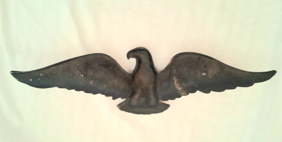 ALAS EXTENDIDAS DE ÁGUILA VINTAGE. Colgador de pared de bronce para puerta delantera de 17" pulgadas Foto 2 de 4