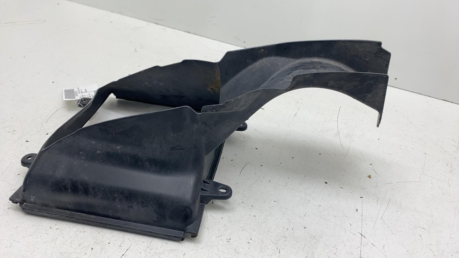 ⭕ 2014-2020 Maserati Ghibli Front Left Turbo Intercooler Air Duct Assy 670038777