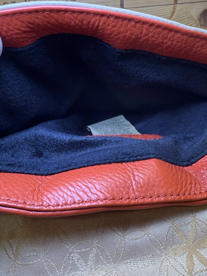 Bolsa tiracolo Bodhi couro IPAD com corrente - Imagem 3 de 4