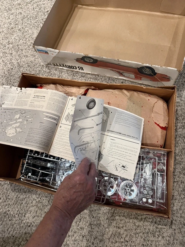 Vintage 1:8 Scale Monogram Corvette ‘65 Sting Ray Vintage Model Kit  # 2600 - Image 4 of 4