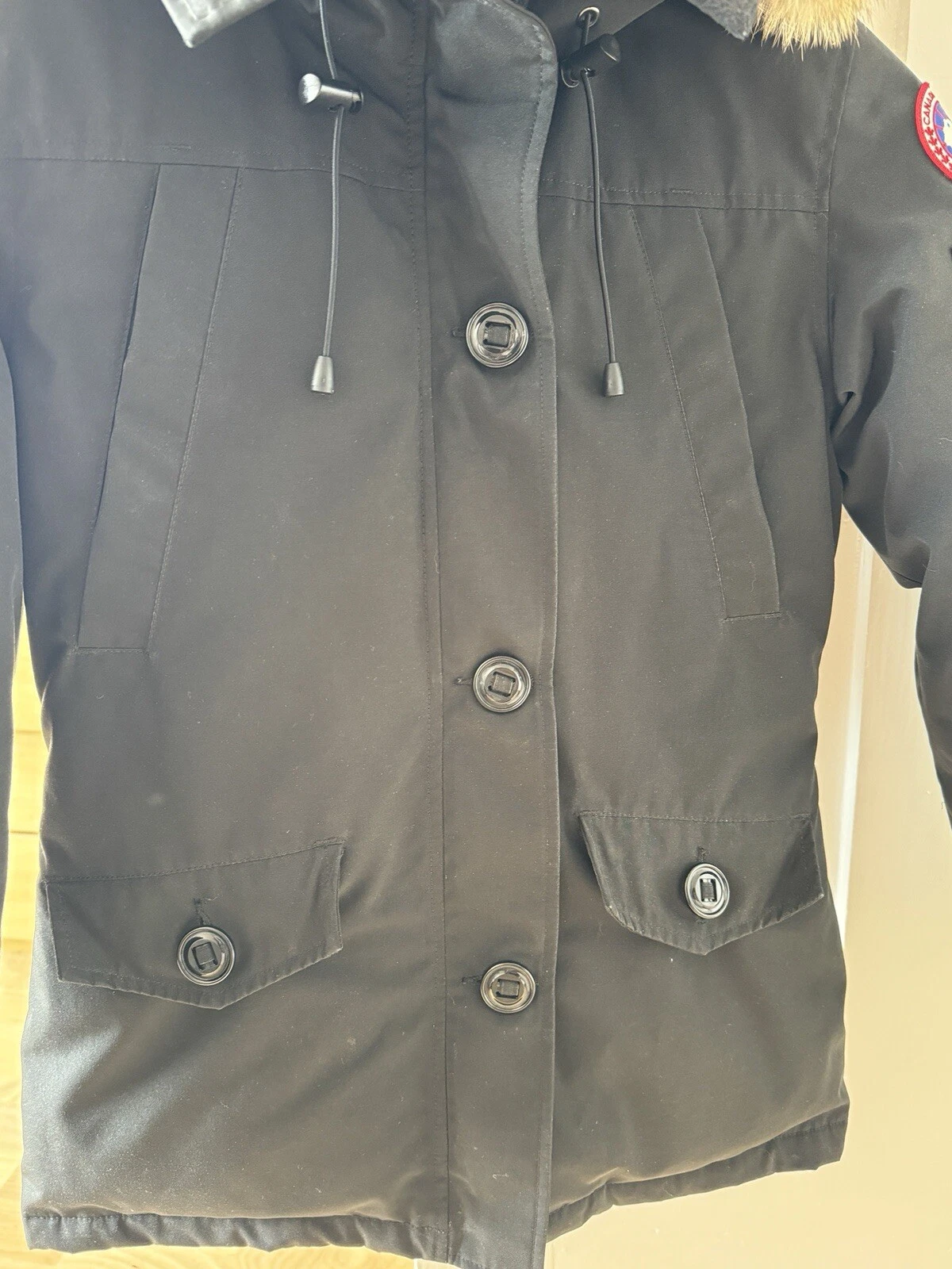 CANADA GOOSE giacca donna canada oca. Ottime condizioni con cappuccio in vera pelliccia. taglia piccola