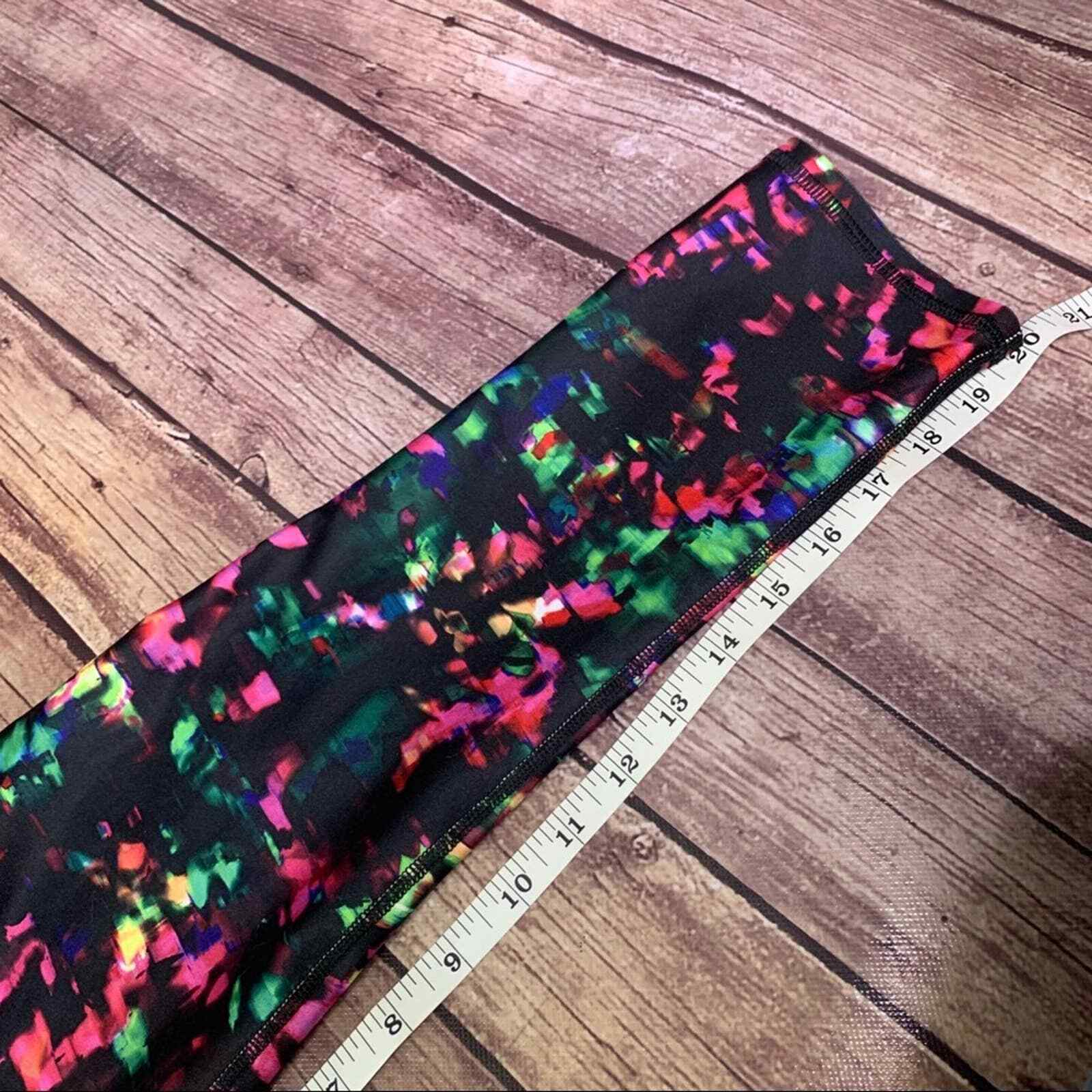 FABLETICS Black Multi-colored Cropped Leggings Ca… - image 7