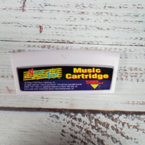 NAME THAT TUNE Handheld Electronic Game Tiger Hasbro 1997 with cartridges TESTED - Picture 3 of 5