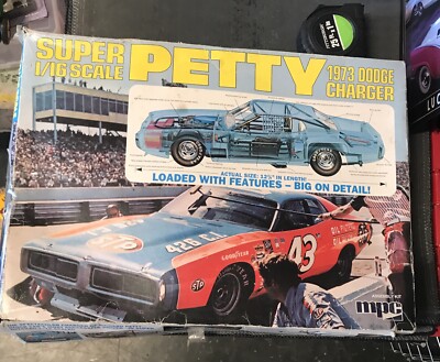 自動車 1/16 NASCAR PETTY 1973 DODGE CHARGER MPC s-l400.jpg