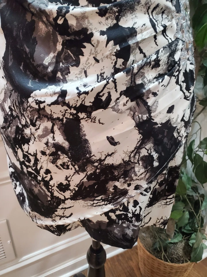 Vestido corto Friends para mujer negro blanco poliéster fuera del hombro talla mediana Foto 4 de 4