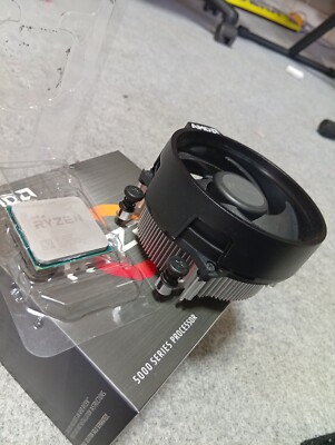 AM4 amd ryzen 3 4100 gebraucht mit kühler c.a 4x4cm  von AMD