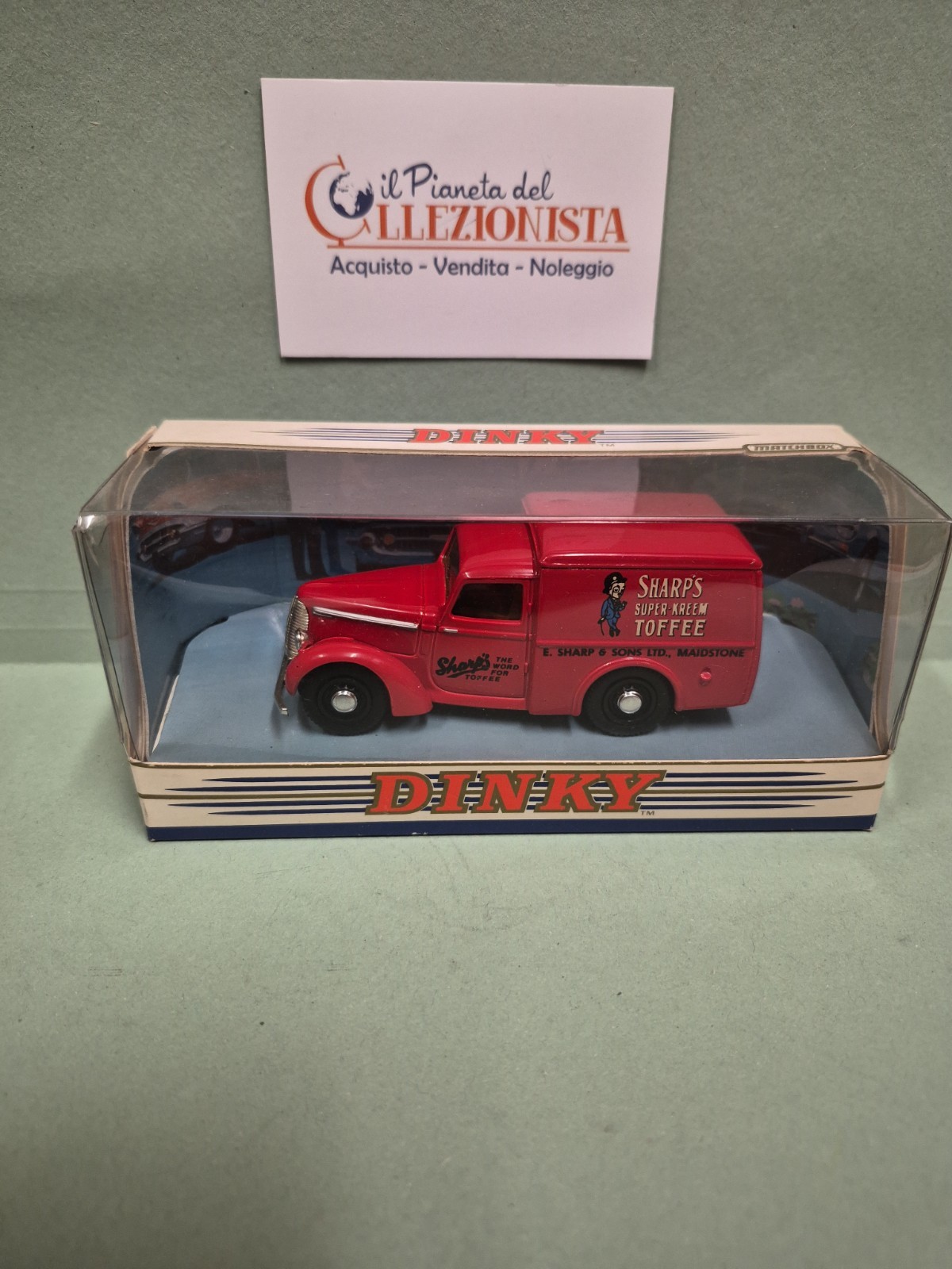 DINKY TOYS DY8 COMMER 8 CWT VAN SHARP'S SCALA 1:43