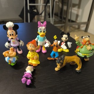 Lot figurine Disney Astérix Mickey Minnie autres