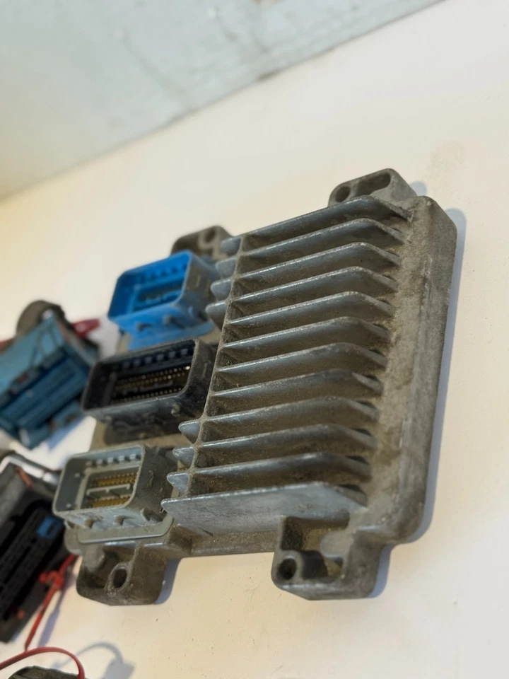 2004-2012 GMC CANYON 4X4 ECU ENGINE CONTROL COMPUTER UNIT & PIGTAILS USED OEM - Image 3 of 4