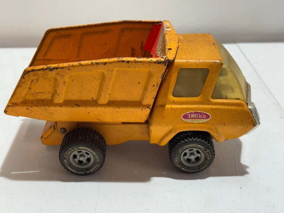 Camión de volteo Tonka 1976 acero prensado buen juguete antiguo 8 3/4" largo vintage Foto 4 de 4