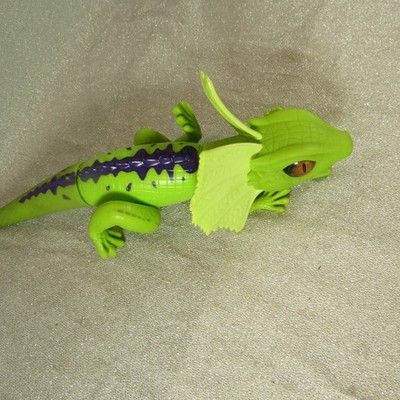 Zuru Robo Alive Frilled Neck Lizard Robot Walking Lighted Toy Chase Used Works