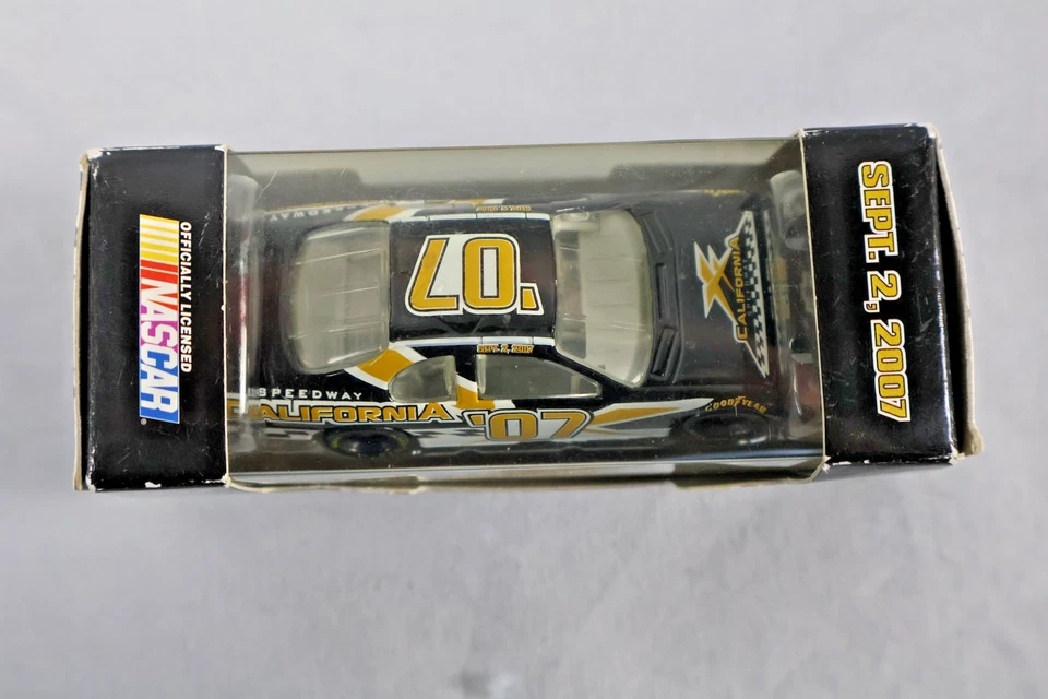 California Speedway NASCAR 1:64 Die-Cast Stock Car 2007 Limited Edition - Image 4 of 4
