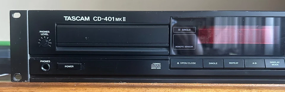 TASCAM CD-401 MK II Professional Single Disk Deck CD Player FOR REPAIR/PARTS - Image 3 of 4