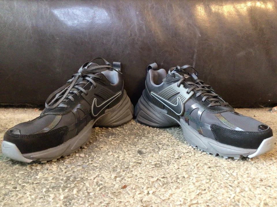 Talla 8.5 - Nike Mujer V2K Run GORE-TEX Gris Hierro Foto 2 de 4