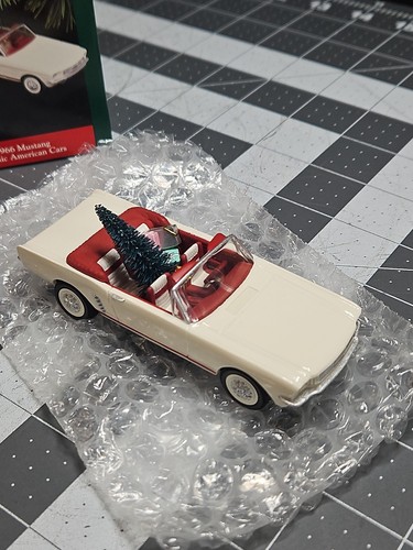 Hallmark Keepsake Ornament 1966 Mustang Classic American Cars Series 1992 usado en excelente estado - Imagen 12 de 13