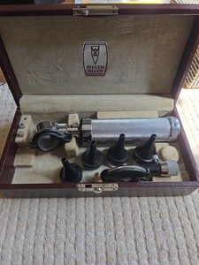 Vintage Welch Allyn Otoscope & Ophthalmoscope Diagnostic Set w/ Case