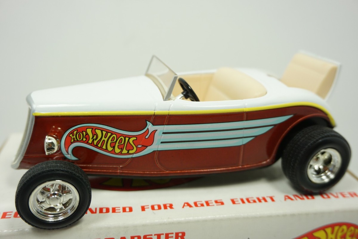 1996 Eastwood #384000 1933 Ford Roadster Hot Wheels Street