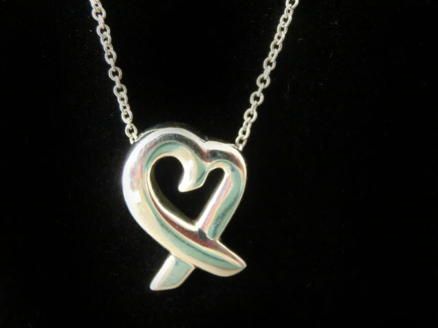Tiffany Paloma Picasso loving heart pendant with with box.Free