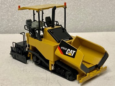 Norscot 55258 Caterpillar AP655D Asphaltfertiger mit Vordach Maßstab 1:50