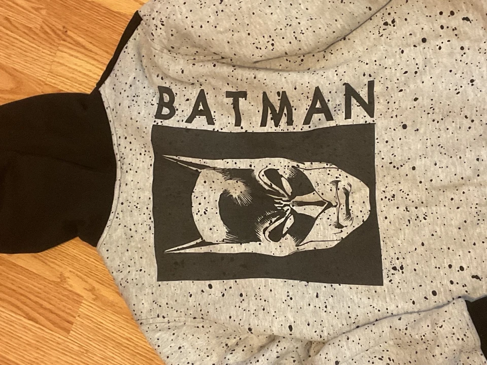 Juvenil XL Batman Caballero Oscuro Polar Sudadera/Abrigo Negro y Blanco XL Pecho 40"Longitud 24") Foto 2 de 4