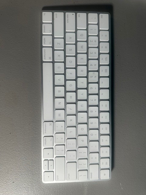 ホワイトワイヤレスキーボードApple Magic Keyboard typec Amazon.com: Apple Magic Keyboard - US English ​​​​​​​, Bluetooth