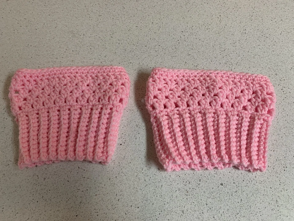 Puños Bota Rosa Hecho a Mano Crochet diseñado para embellecer la parte superior de tus botas Foto 2 de 4