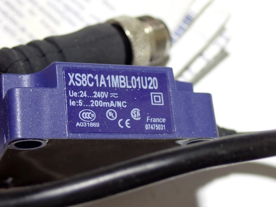 TELEMECANIQUE XS8C1A1MBL01U20 INDUCTIVE PROXIMITY SWITCH NEW - Image 4 of 4