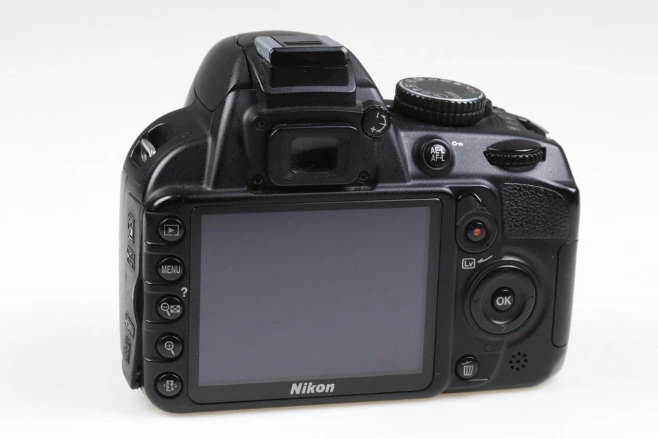 NIKON D3100 digitale Spiegelreflexkamera - Gehäuse - SNr: 1307070 - Bild 4 von 4