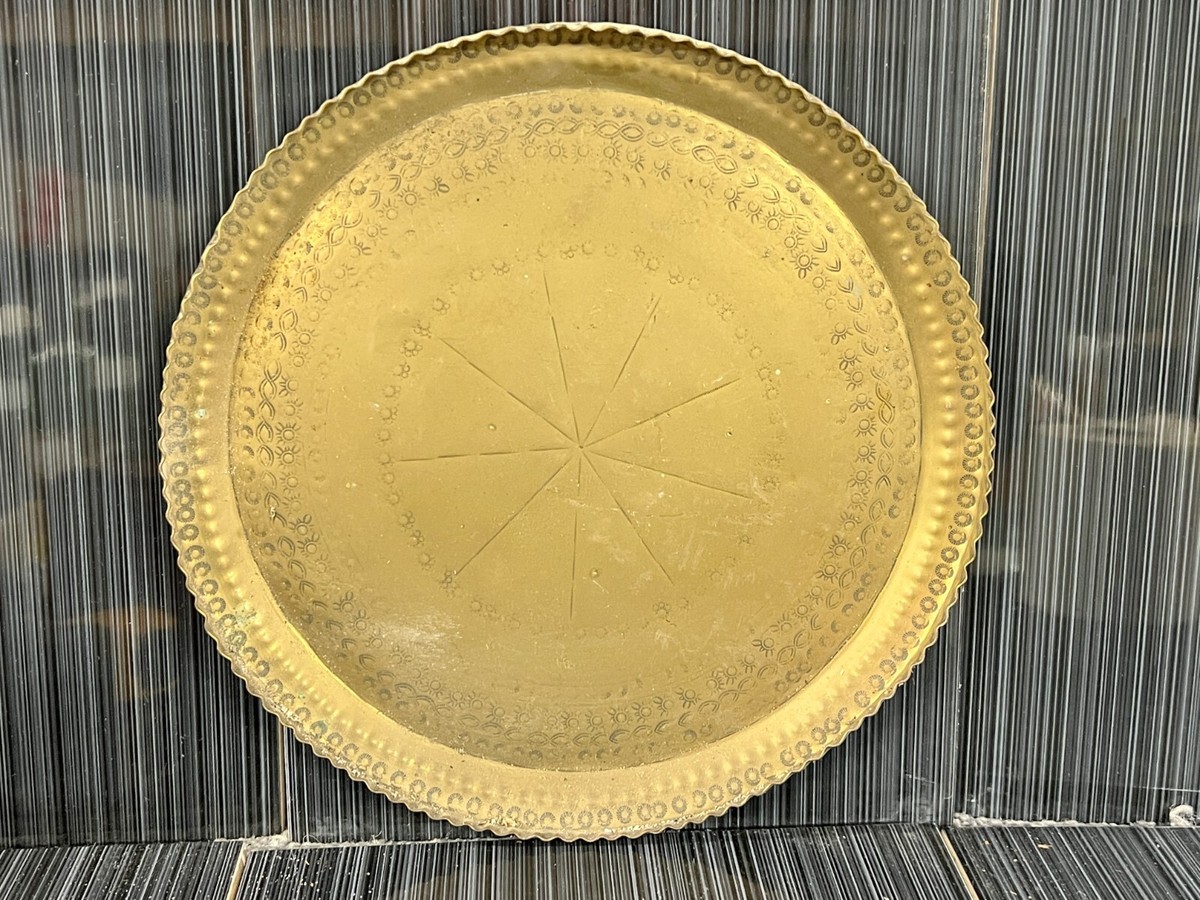 VINTAGE ANTIQUE LARGE ROUND BRASS SERVING PLATE CHARGER ORNATE